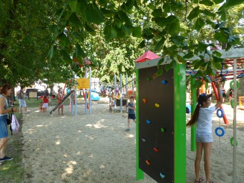 Otevření dětského hřiště v ulici Nové